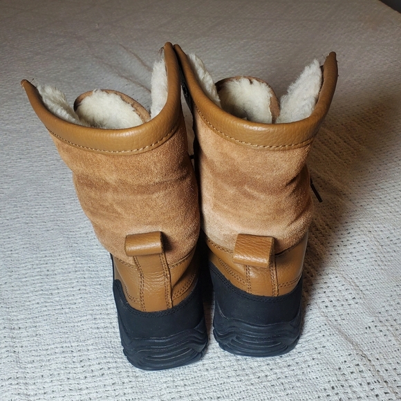 UGG Women's Adirondack II Winter Boot, Chestnut, Size 7 - Picture 6 of 10